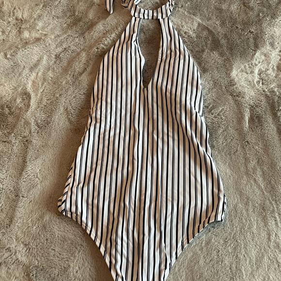 O’neill one piece swimsuit, halter top, black and white. XS. Never worn. - Picture 1 of 10